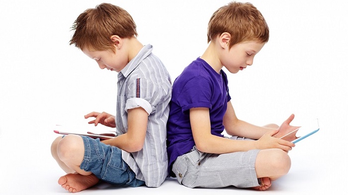 از چه سنی برای بچه ها موبایل بخریم؟